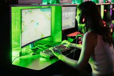 Como escolher o notebook gamer ideal para jogar sem travar