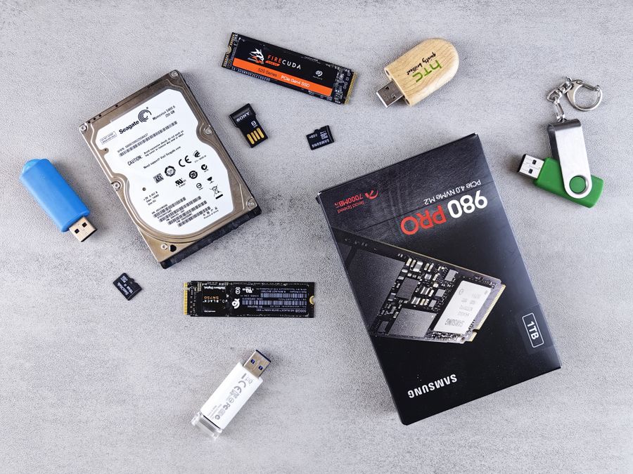 Dispositivos de armazenamento SSD variados